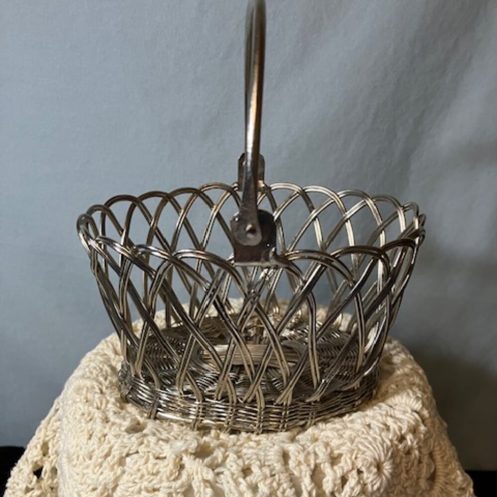 Woven Wire Basket with Handle 3"Hx5"Lx4"W